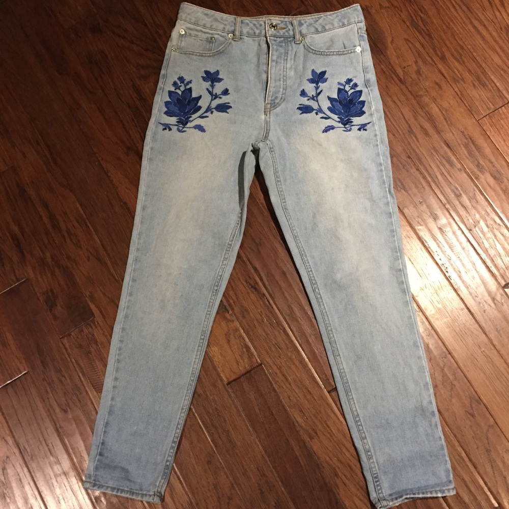 🔥🔥🔥Forever 21 embroidered jeans